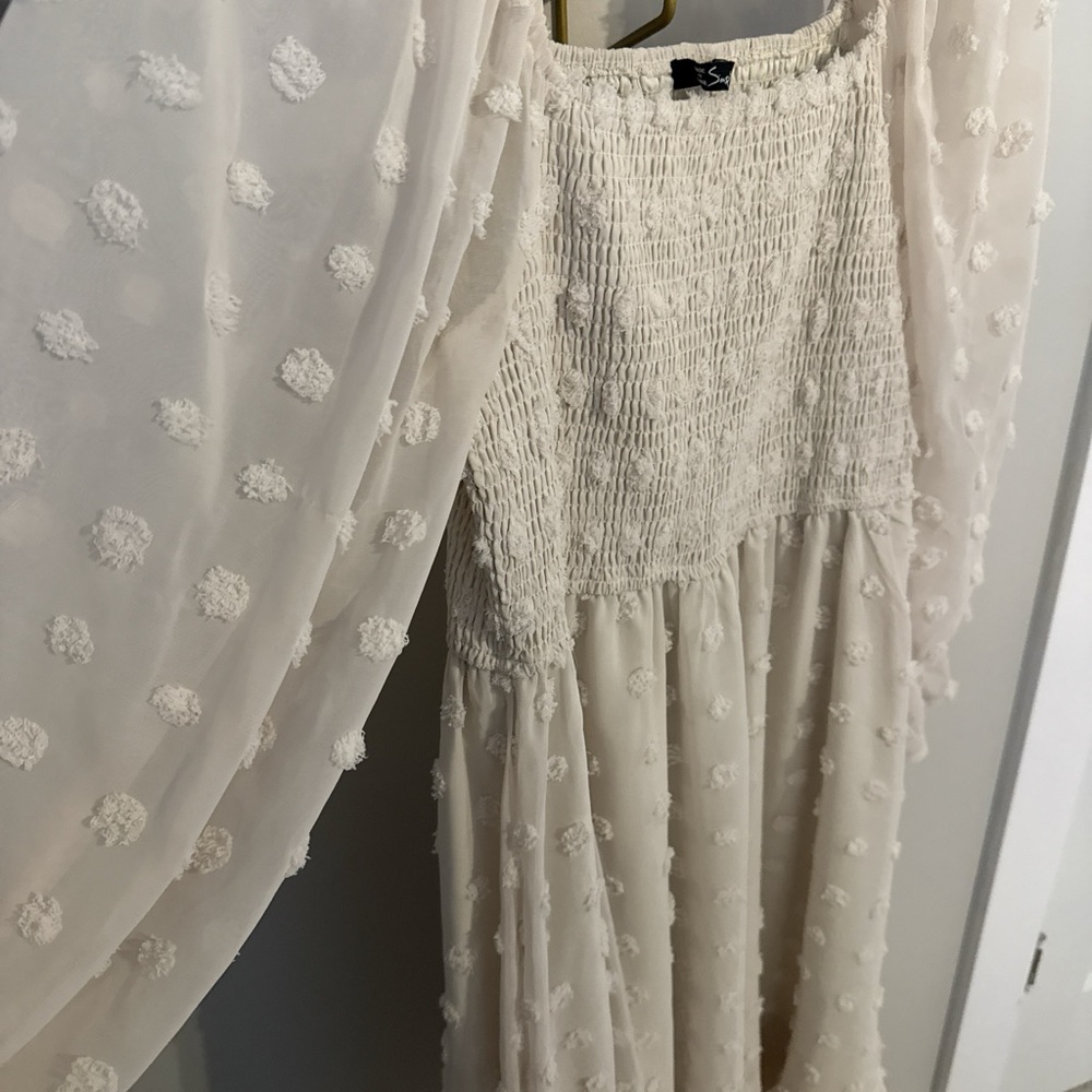 Simple Cream Textured Dress - Picture 3 of 4